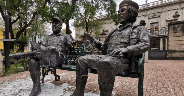 Fidel Castro y Ché Guevara - Fotoo ilustración cortesía internet